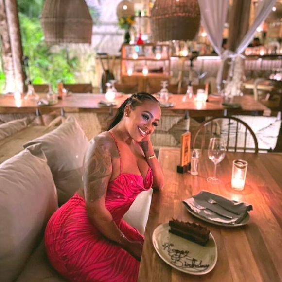 Pink satin dress - Picture 6 of 7